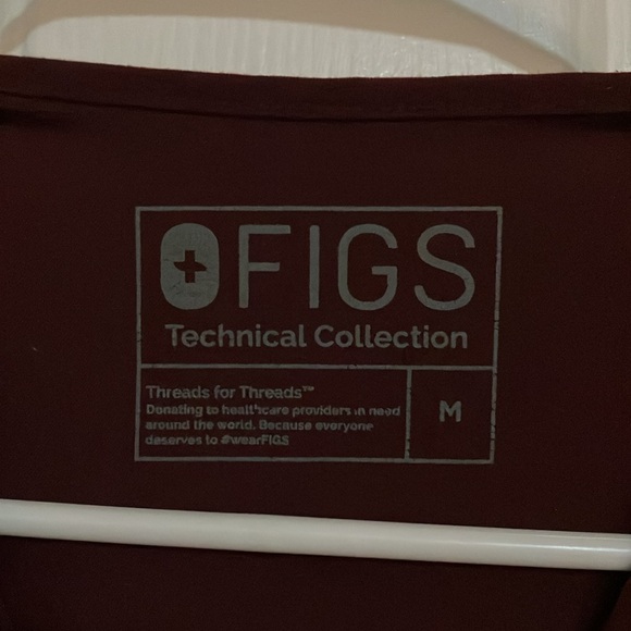 Figs Medium Catarina Top in Burgundy - Picture 2 of 3